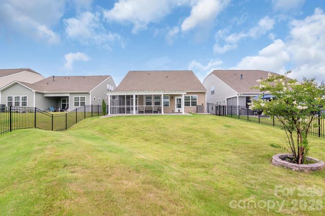 13007 Canterbury Castle Drive, Charlotte, NC 28273