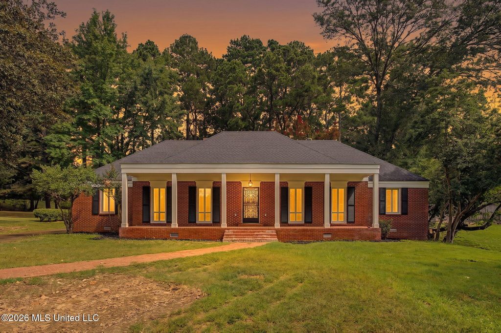 304 Cahill Street, Senatobia, MS 38668 — exterior