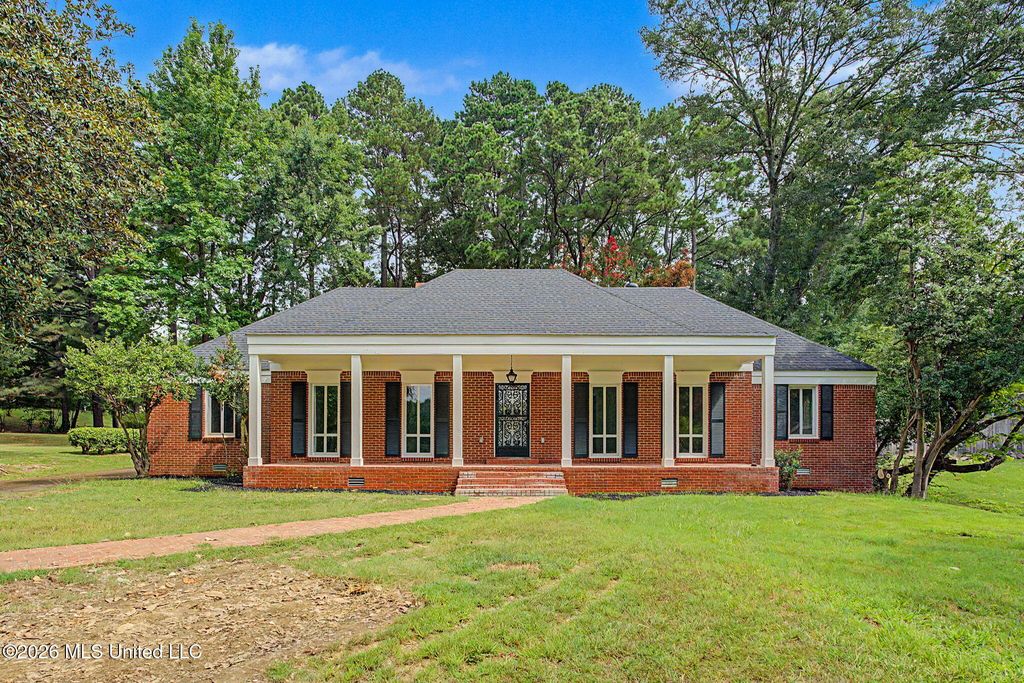 304 Cahill Street, Senatobia, MS 38668 — photo 2