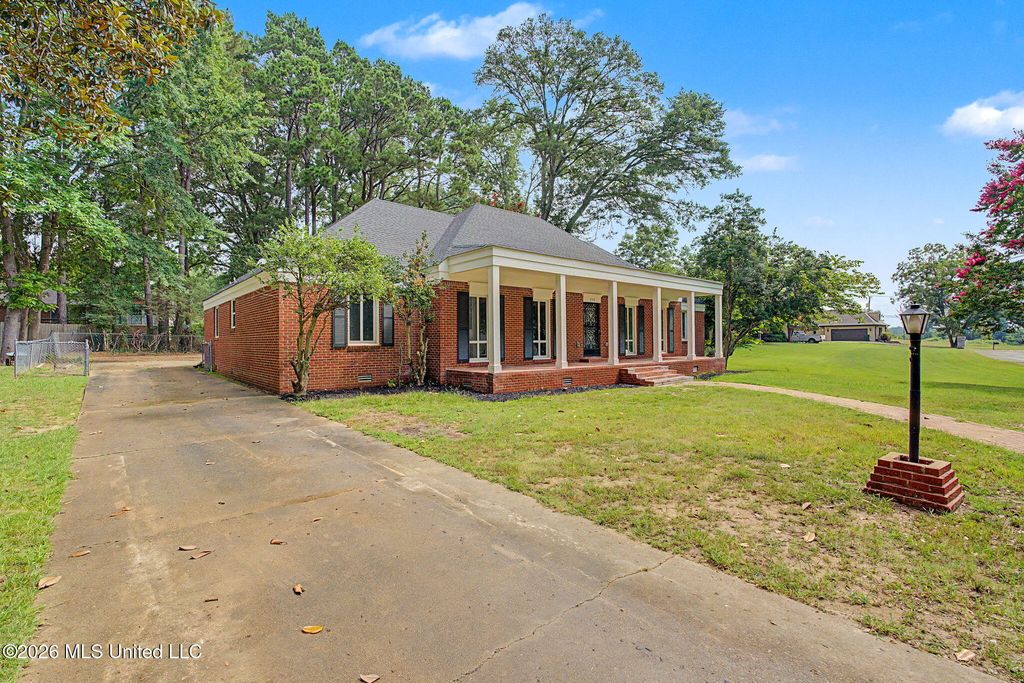 304 Cahill Street, Senatobia, MS 38668 — photo 4