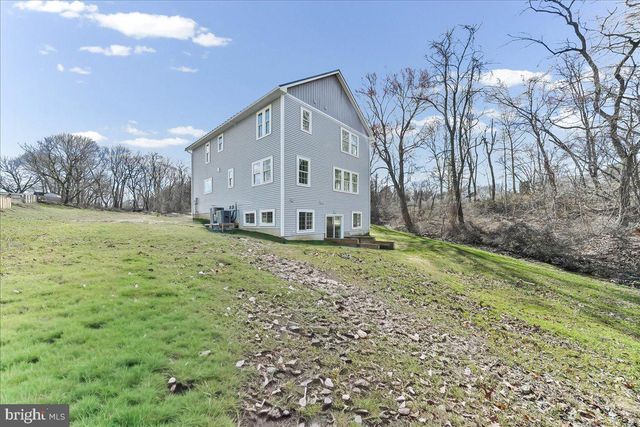 244 W SUMMIT AVE, West Grove, PA 19390