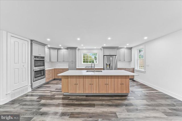 244 W SUMMIT AVE, West Grove, PA 19390