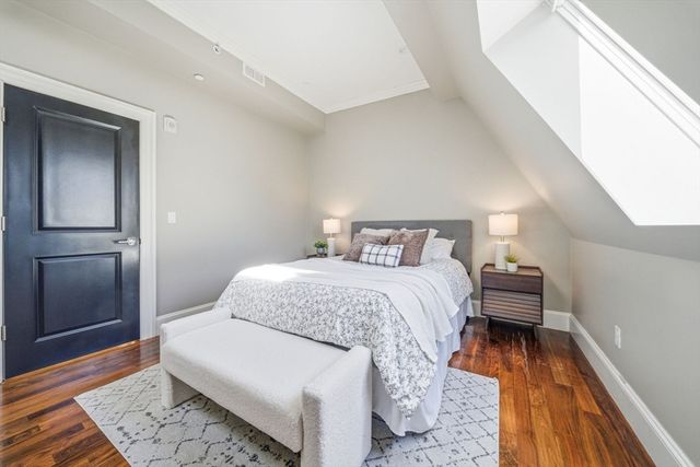 324 Tappan PH, Brookline, MA 02445