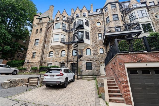 324 Tappan PH, Brookline, MA 02445