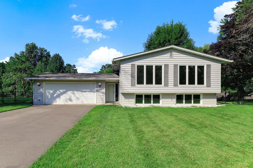 455 Black Oaks Lane N, Plymouth, MN 55447