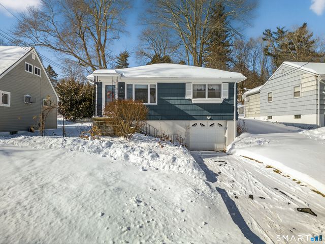 27 Robinwood Road, Waterbury, CT 06708