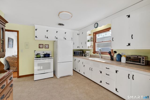 27 Robinwood Road, Waterbury, CT 06708