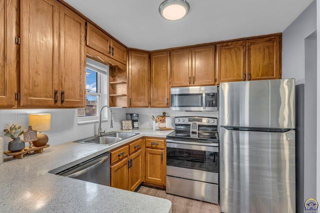 5446 SW 12th Ter Apt 3, Topeka, KS 66604