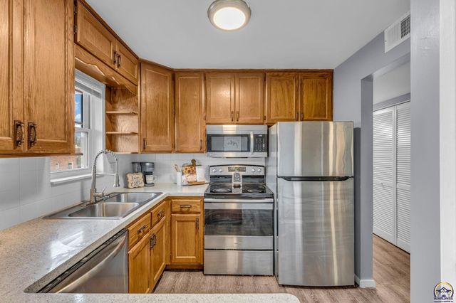 5446 SW 12th Ter Apt 3, Topeka, KS 66604