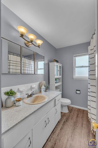 5446 SW 12th Ter Apt 3, Topeka, KS 66604