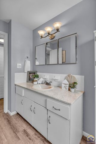 5446 SW 12th Ter Apt 3, Topeka, KS 66604