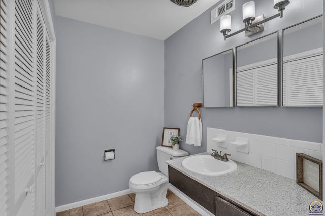 5446 SW 12th Ter Apt 3, Topeka, KS 66604