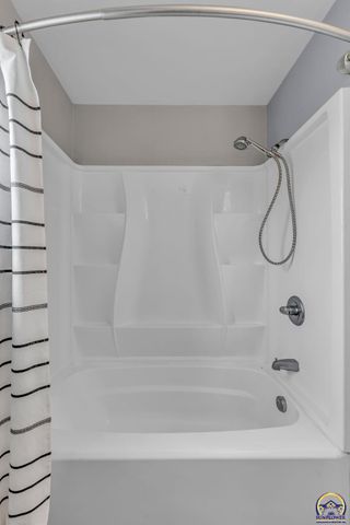 5446 SW 12th Ter Apt 3, Topeka, KS 66604