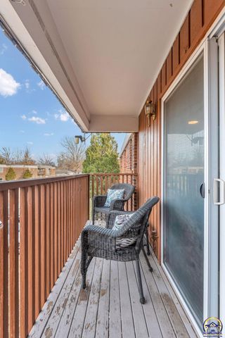 5446 SW 12th Ter Apt 3, Topeka, KS 66604