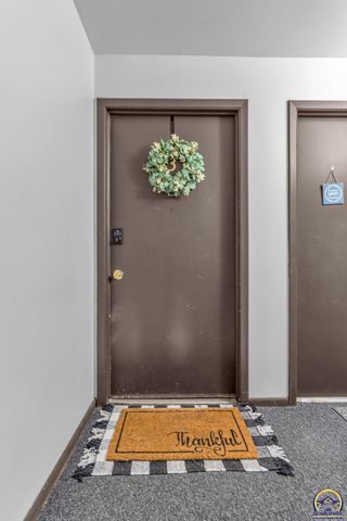 5446 SW 12th Ter Apt 3, Topeka, KS 66604