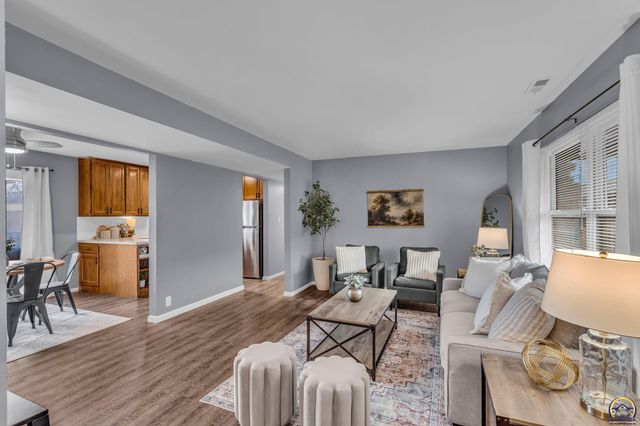 5446 SW 12th Ter Apt 3, Topeka, KS 66604