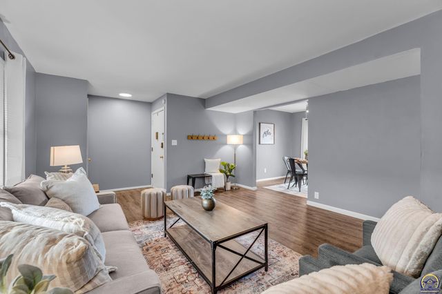 5446 SW 12th Ter Apt 3, Topeka, KS 66604