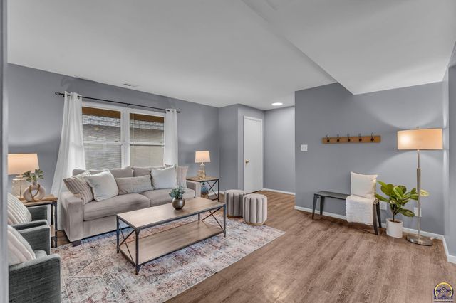 5446 SW 12th Ter Apt 3, Topeka, KS 66604