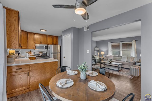 5446 SW 12th Ter Apt 3, Topeka, KS 66604