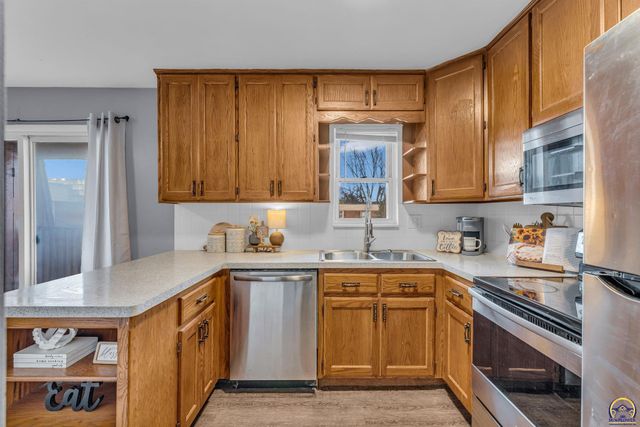 5446 SW 12th Ter Apt 3, Topeka, KS 66604