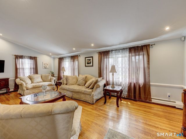 4 Lee Circle, Bloomfield, CT 06002