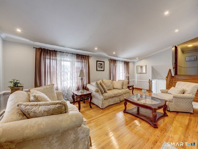 4 Lee Circle, Bloomfield, CT 06002