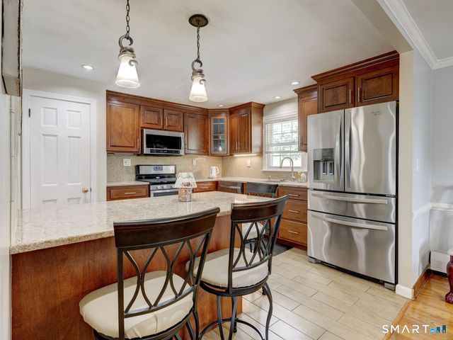 4 Lee Circle, Bloomfield, CT 06002