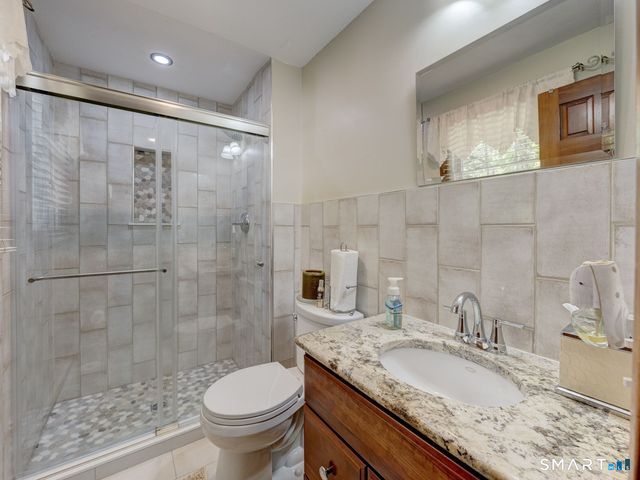 4 Lee Circle, Bloomfield, CT 06002