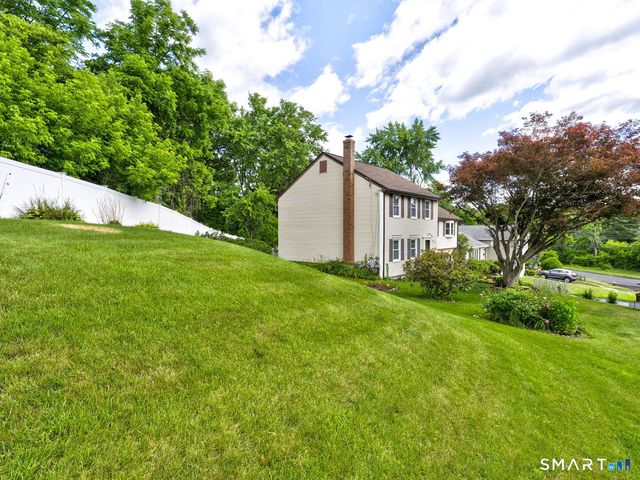 4 Lee Circle, Bloomfield, CT 06002