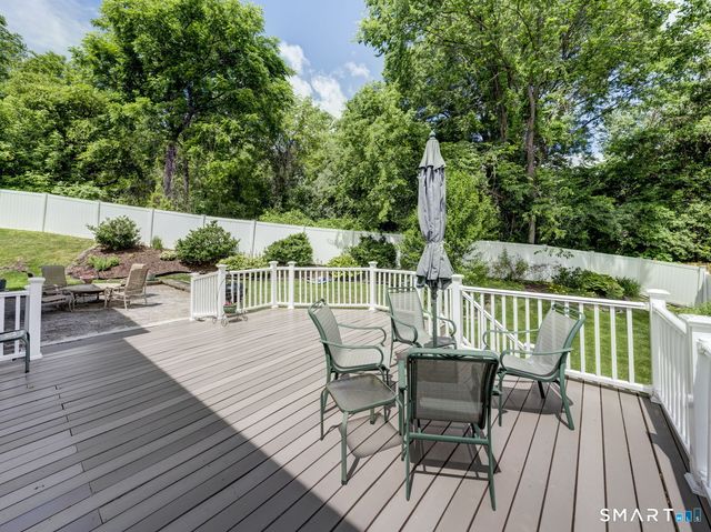 4 Lee Circle, Bloomfield, CT 06002