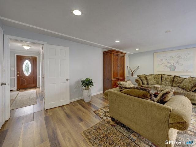 4 Lee Circle, Bloomfield, CT 06002