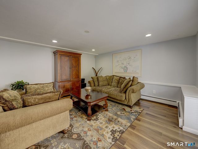 4 Lee Circle, Bloomfield, CT 06002