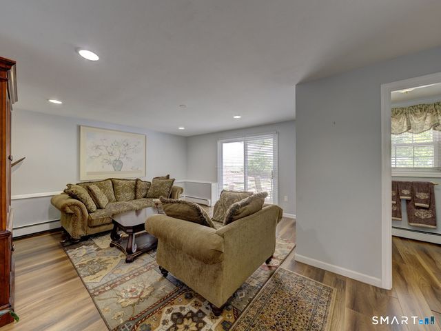 4 Lee Circle, Bloomfield, CT 06002