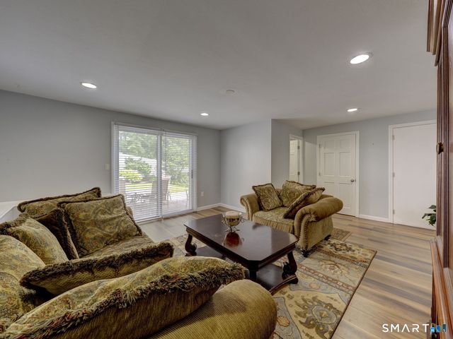 4 Lee Circle, Bloomfield, CT 06002