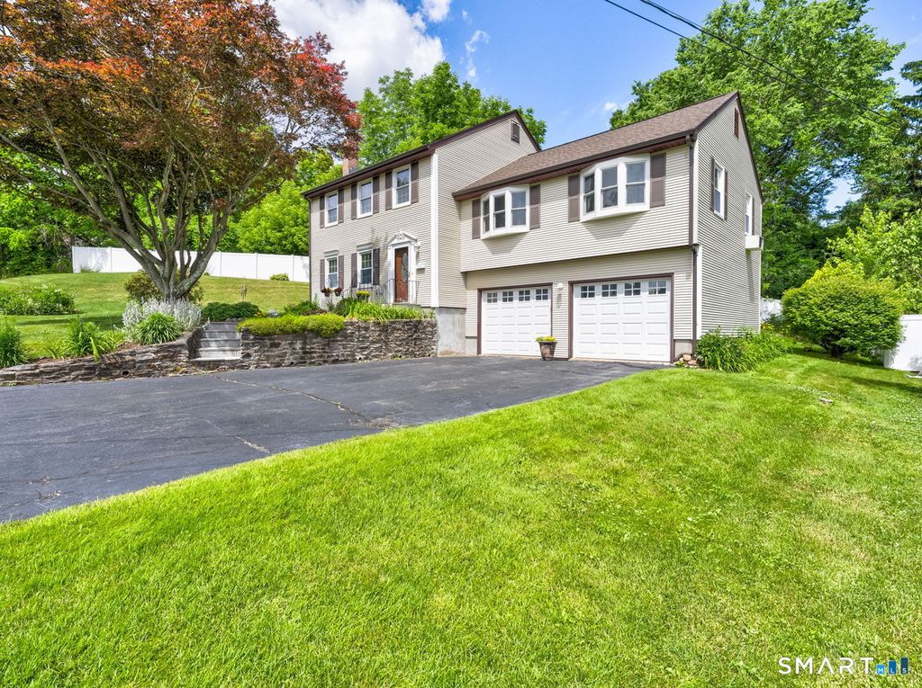 4 Lee Circle, Bloomfield, CT 06002
