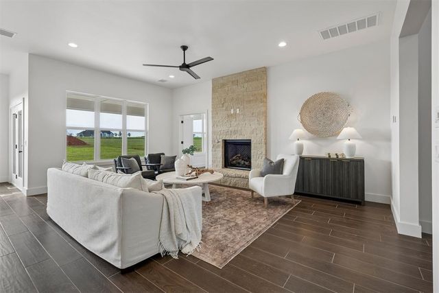 6900 Lake View Court, Cashion, OK 73016