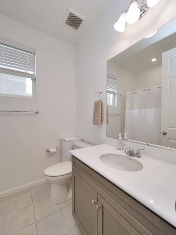 571 Pleasant Drive, Lathrop, CA 95330