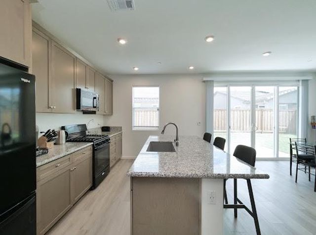 571 Pleasant Drive, Lathrop, CA 95330