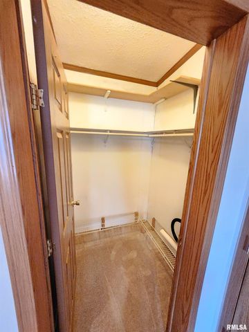 37 JANET Street, Murphysboro, IL 62966