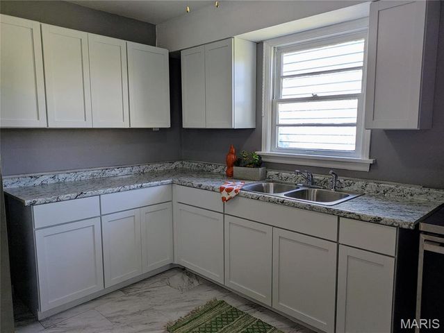 330 N Floridale Avenue, St Louis, MO 63135