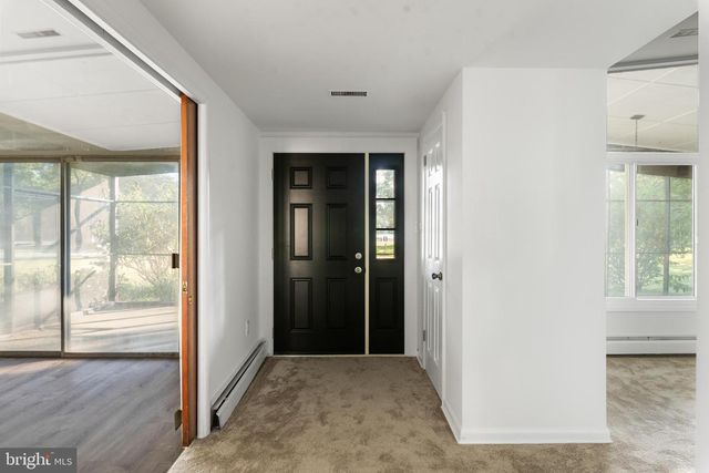 45 E LAKE DR, Annapolis, MD 21403