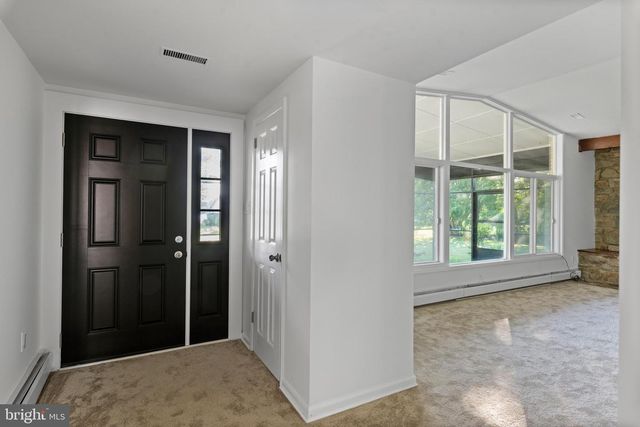 45 E LAKE DR, Annapolis, MD 21403