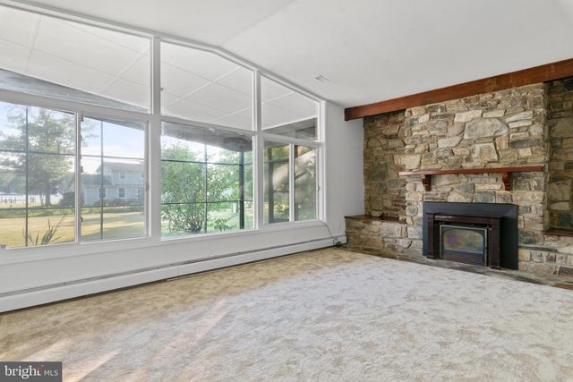 45 E LAKE DR, Annapolis, MD 21403