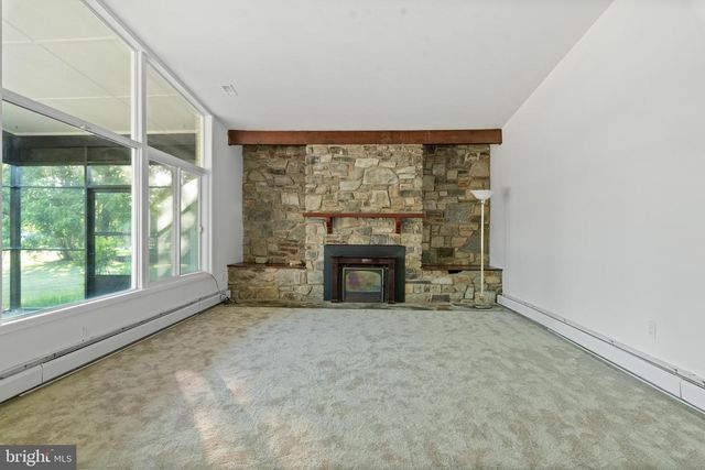 45 E LAKE DR, Annapolis, MD 21403