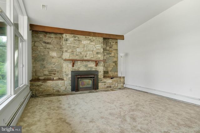 45 E LAKE DR, Annapolis, MD 21403