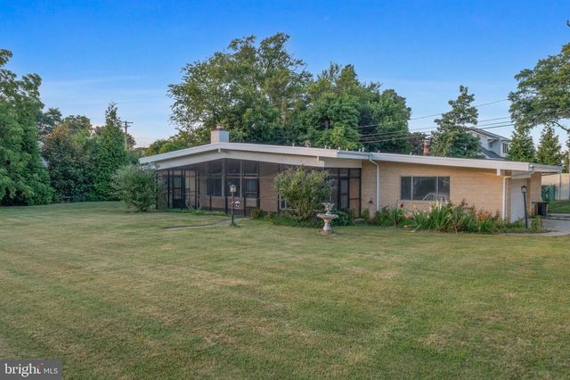 45 E LAKE DR, Annapolis, MD 21403