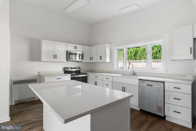 45 E LAKE DR, Annapolis, MD 21403