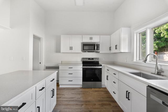 45 E LAKE DR, Annapolis, MD 21403