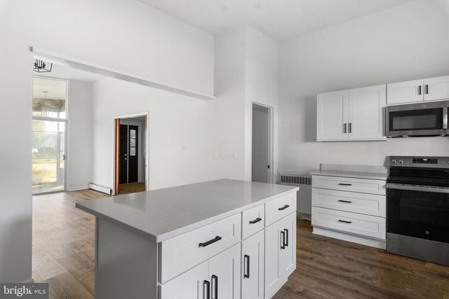 45 E LAKE DR, Annapolis, MD 21403