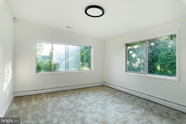 45 E LAKE DR, Annapolis, MD 21403